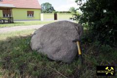 Findling Blauer Stein in Locherau bei Köthen, Sachsen-Anhalt, (D) (1) 21. Juni 2013.JPG